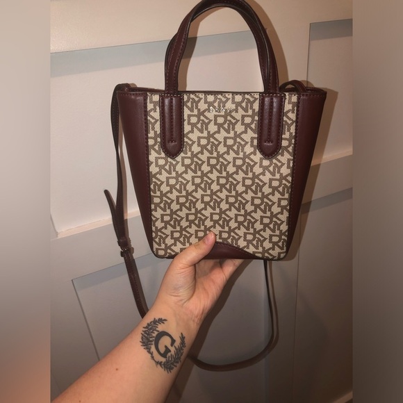 ✨2 for $25✨ DKNY Luda Signature Small Tote Purse! - Picture 3 of 5